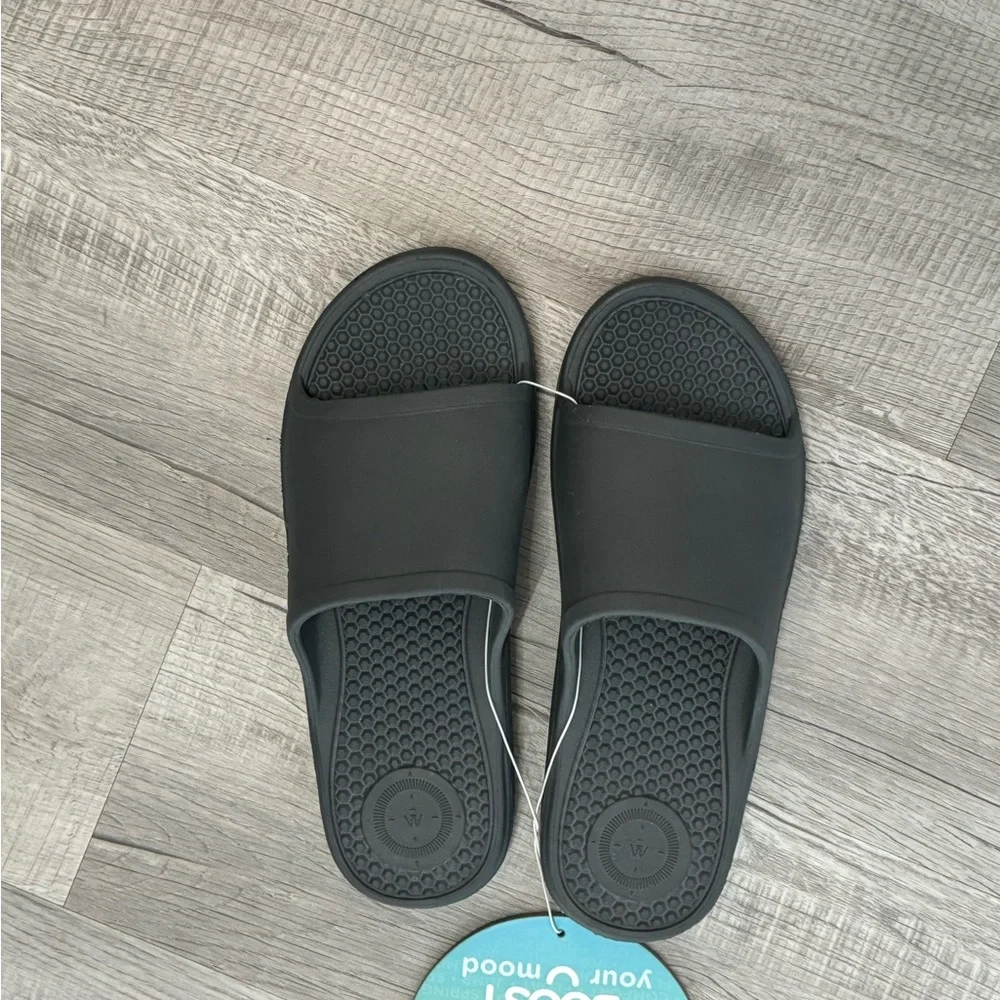 Totes men’s grey sandals size 11 NEW